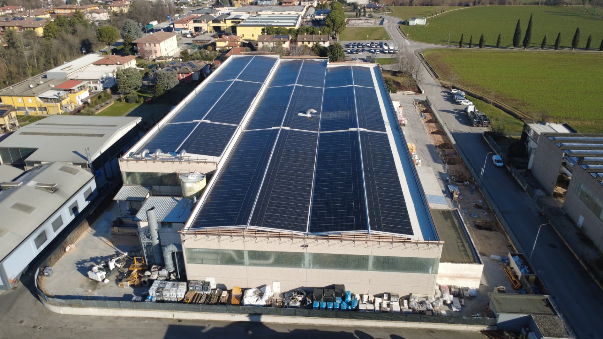 Impianto fotovoltaico su copertura industriale ex amianto