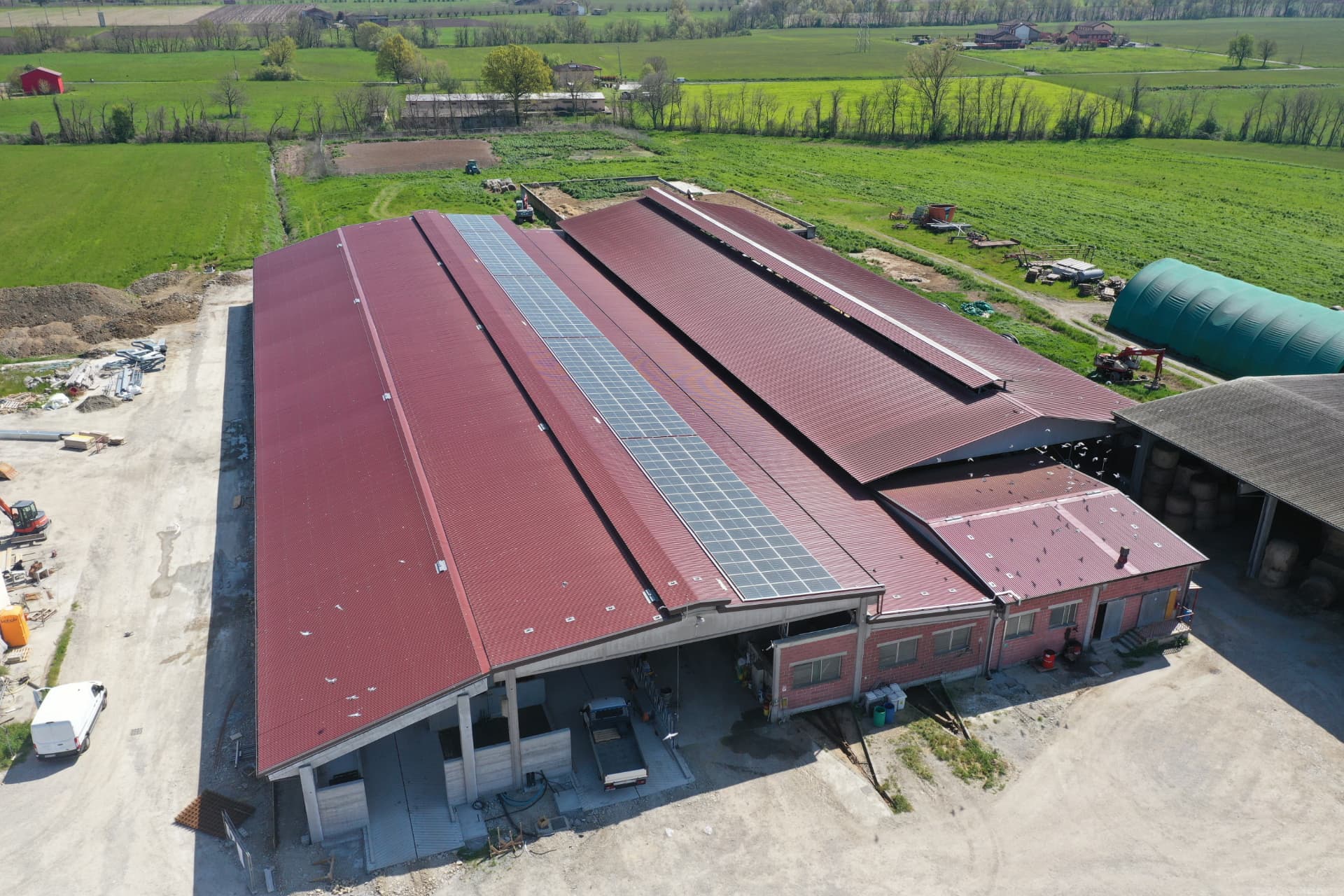 Impianto fotovoltaico su copertura di fabbricato agricolo